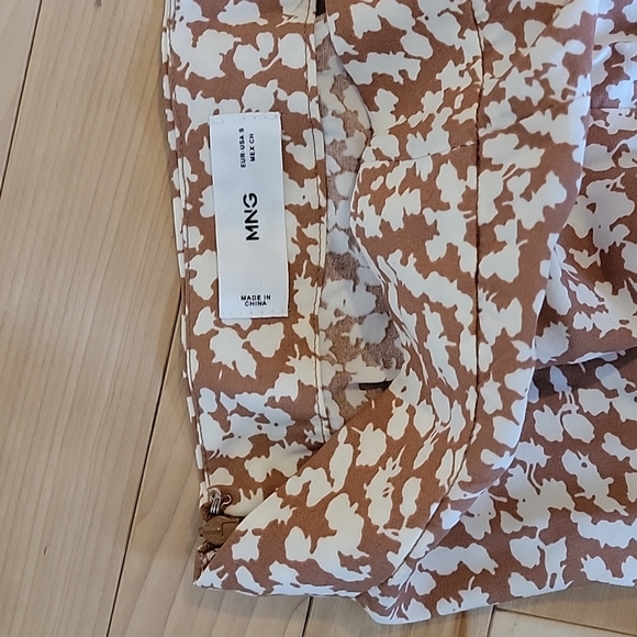 Gorgeous Mango high waisted skirt - Picture 2 of 4